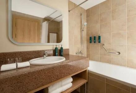 DoubleTree by Hilton - 38