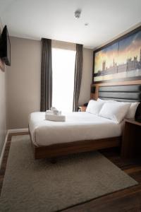 London Court - 46