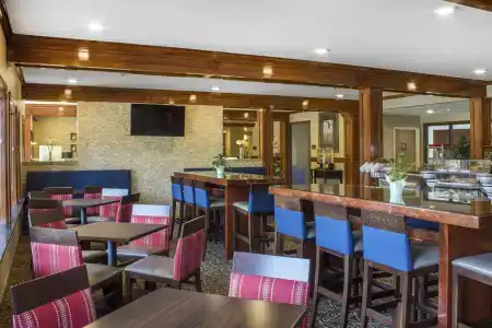 Comfort Inn & Suites - 32