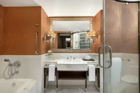 Shangri-La Bangkok - 58