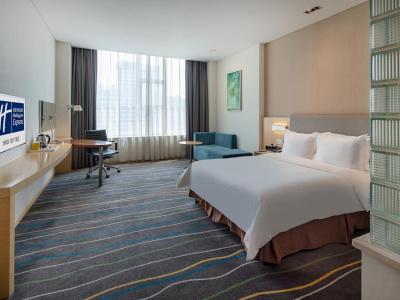 Holiday Inn Express Luoyang City Center - 29