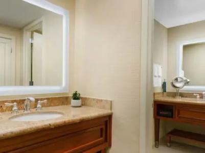 Hilton Phoenix Airport - 60