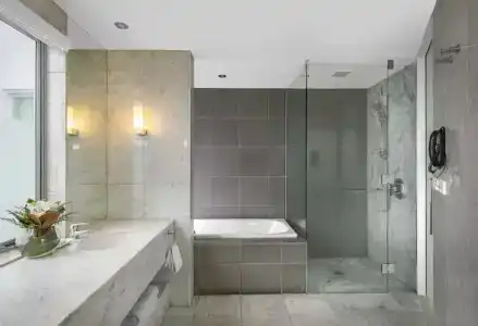 Hilton - 61