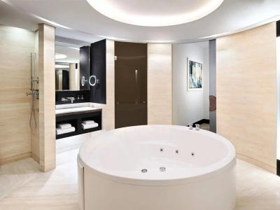 Hyatt Capital Gate Abu Dhabi - 60