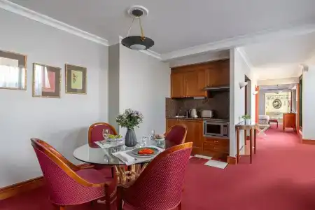 Royal Manotel - 124