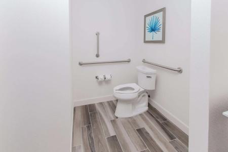 Hampton Inn & Suites Beach-Beachfront - 74