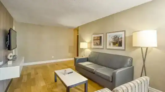 Town Inn Suites - 84