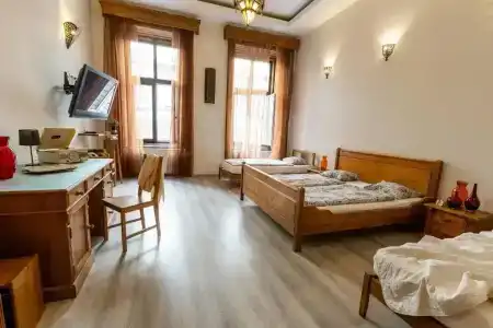 Friends Hostel & - 50