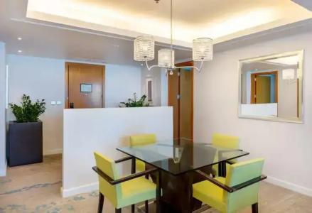 Hilton - 54