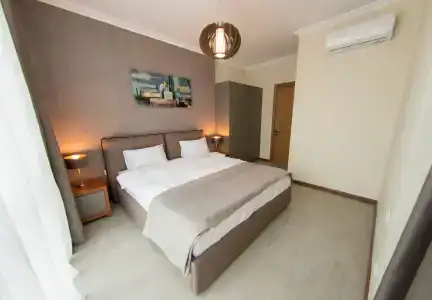 Season Suite Apart - 45