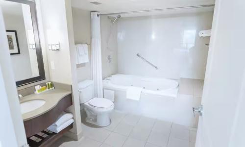 Hilton/ Fallsview and Suites - 99