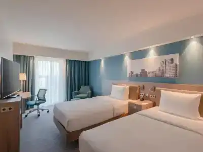 Hampton by Hilton Düsseldorf City Centre - 7