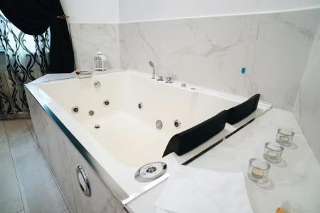 Escape Luxury Suite - 40