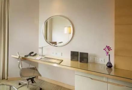 Doubletree By Hilton - 32