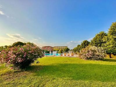 Bella Lazise - 27