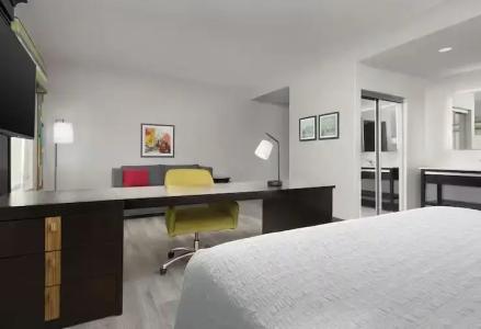 Hampton Inn & Suites/East - 28