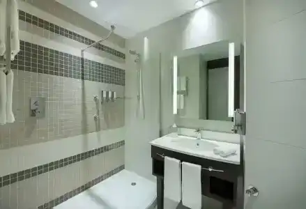 Hampton By Hilton Dubai Airport - 32