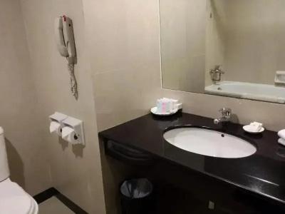 Royal (SG Clean, Staycation Approved) - 55