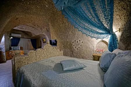 Holiday Cave - 140