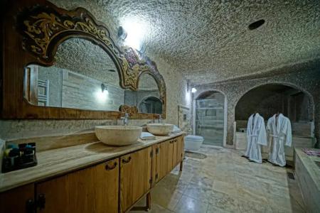 Holiday Cave - 150