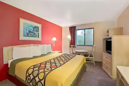 Super 8 by Wyndham West/Coors Blvd - 50
