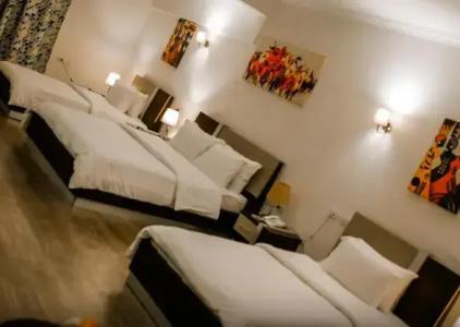 Pyramid Edge - 60