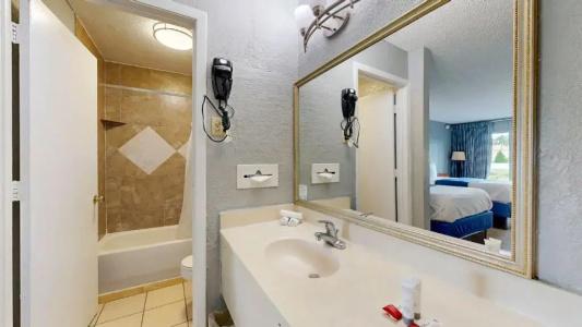 Days Inn by Wyndham Orlando Downtown - 36