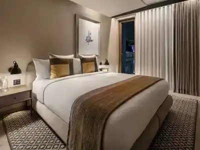 The Londoner - 48