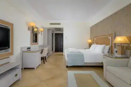 La Marquise Luxury Resort Complex - 51