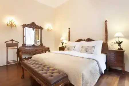 Iron Gate & Suites - 43