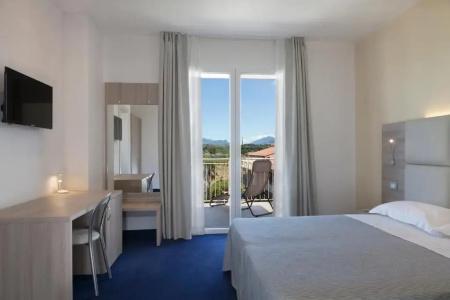 Bella Lazise - 46