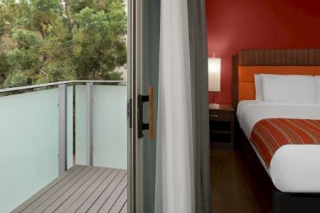 Sirtaj – Beverly Hills - 40