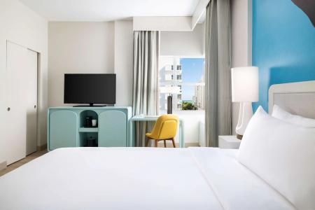 Hampton Inn Miami Beach - Mid Beach - 13