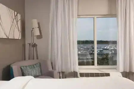 Courtyard Charleston Waterfront - 36