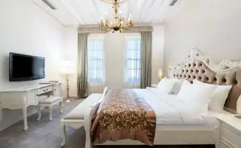 Elegance East - 52