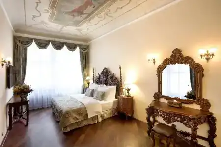 Iron Gate & Suites - 44