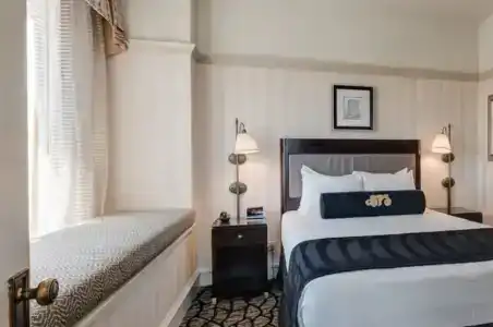 Gaslamp Plaza Suites - 43