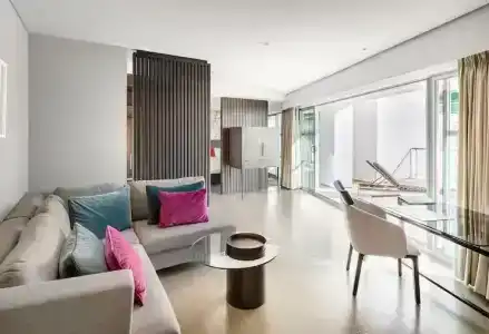 Hilton - 55