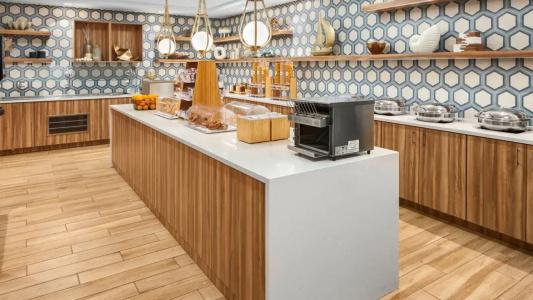 SpringHill Suites by Marriott Virginia Beach Oceanfront - 9