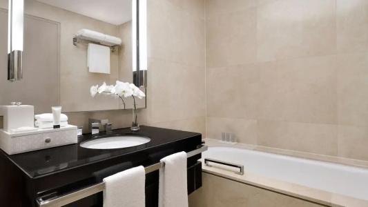 Address Dubai Marina - 85