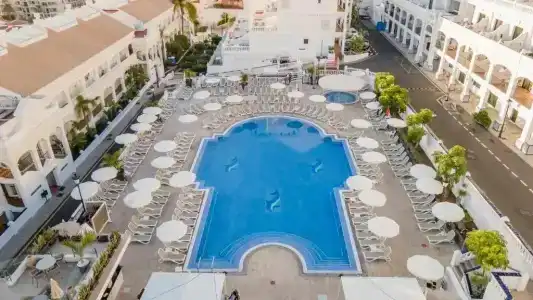 Hollywood Mirage - Excels & Resorts - 25