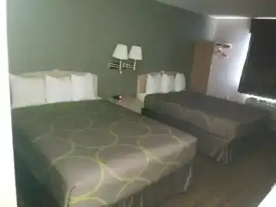 Super 8 by Wyndham West/Coors Blvd - 61