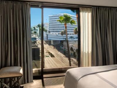 Sixty Beverly Hills - 65