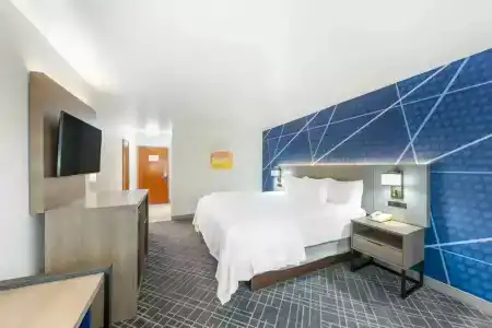 Hampton Inn - 5