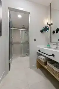 A Suite Side - 28