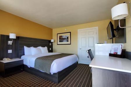 Ramada by Wyndham East - 21