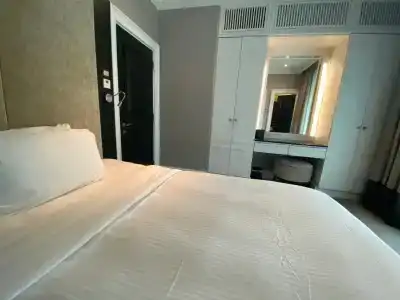 The Ritz-Carlton, - 76