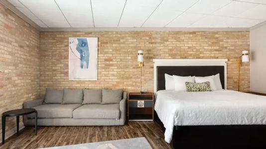 Riverwalk Plaza - 120