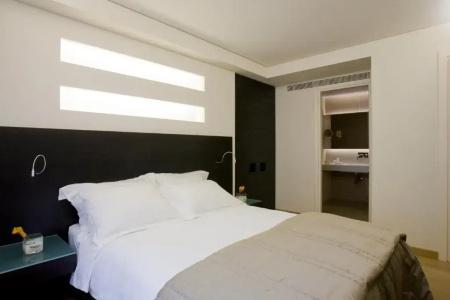 o&b Athens Boutique - 4
