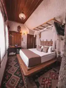 Local Cave House - 12